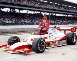 Illustration for article titled The Ten Craziest Engines Of The Indy 500
